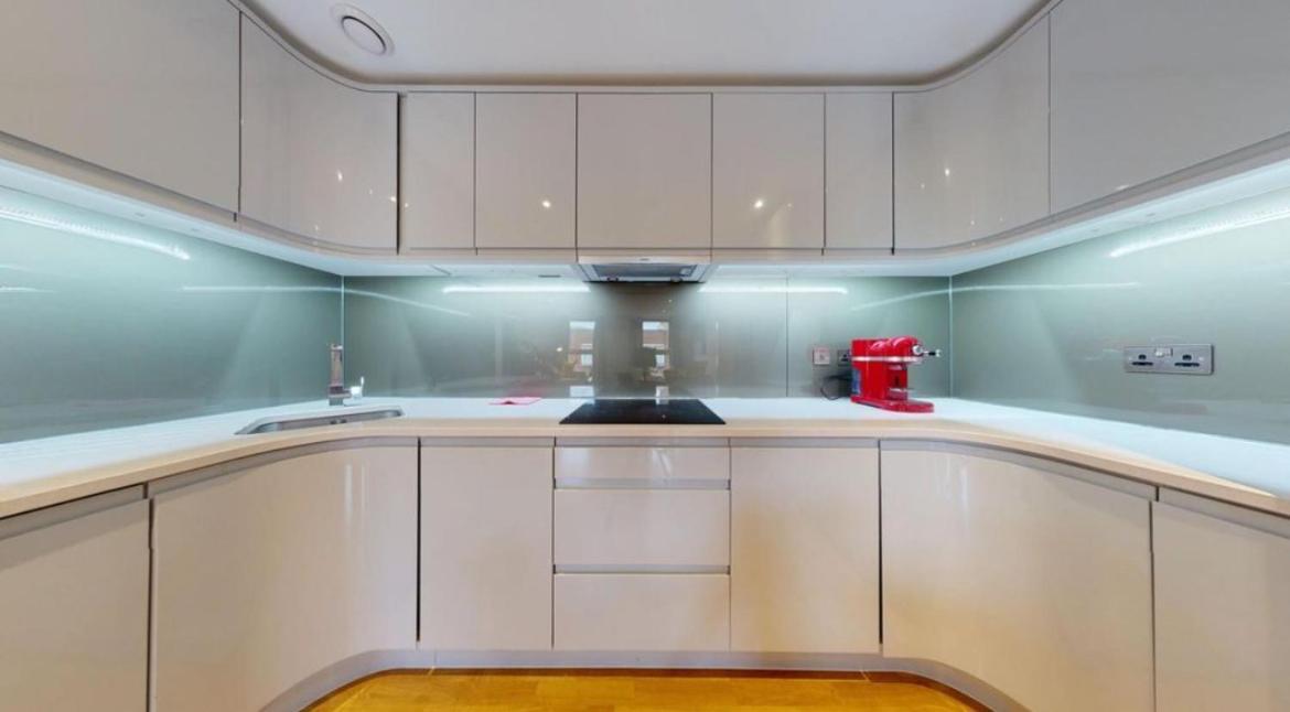 Modern Near Regents Park Apartment *